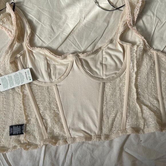 Elegant Cream Lace Women's Top - Picture 11 of 15